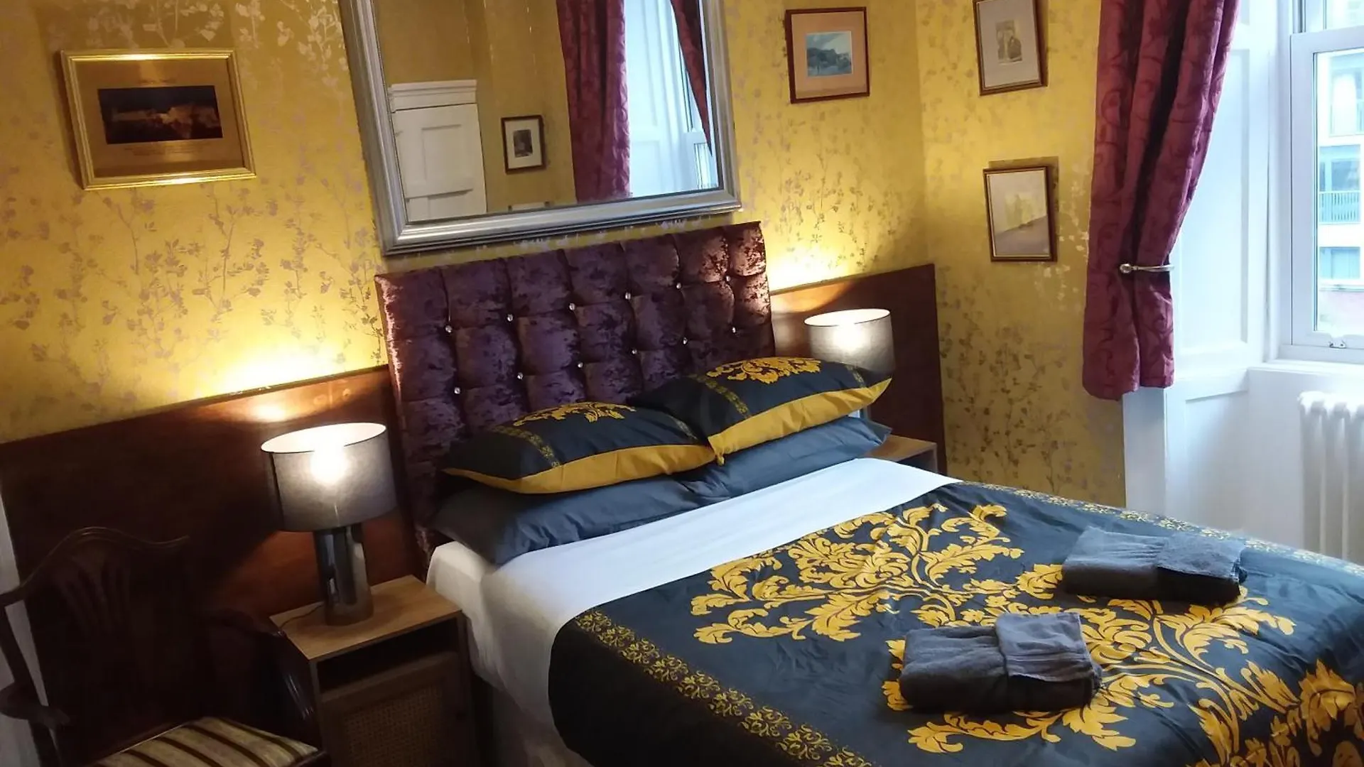 Ivy- Braveheart Guest House Edinburgh