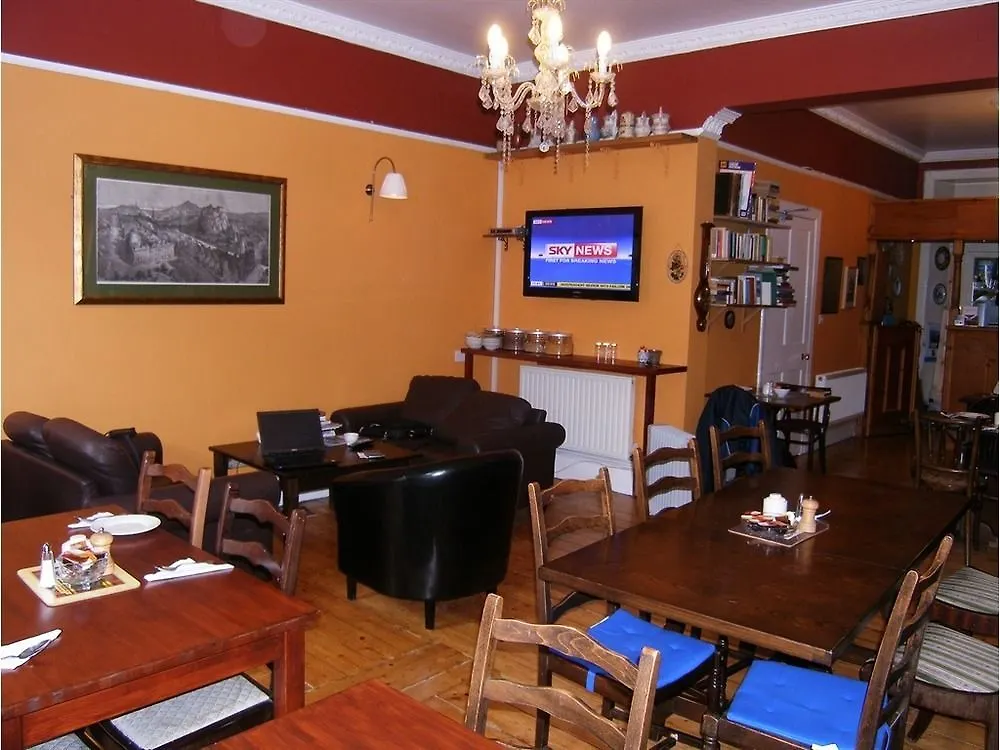 Ivy- Braveheart Guest House Edinburg