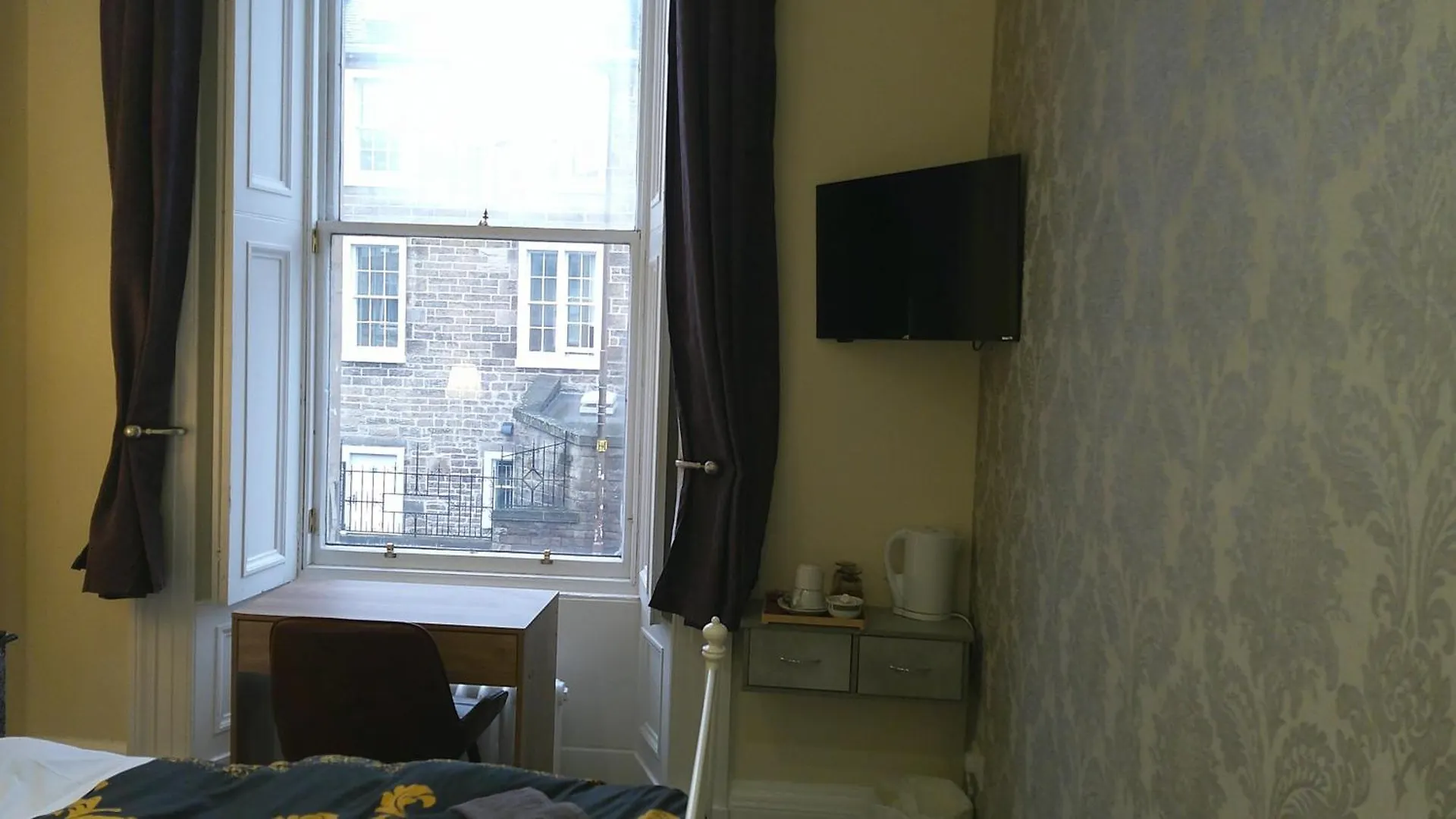 Ivy- Braveheart Guest House Edimburgo
