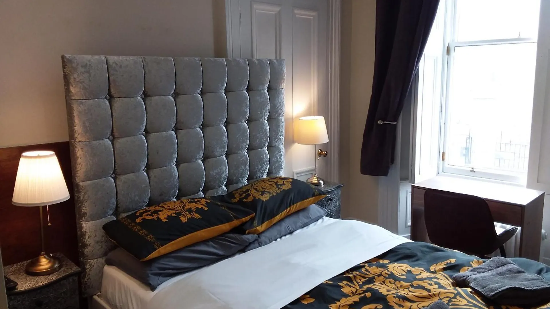 Ivy- Braveheart Guest House エディンバラ イギリス